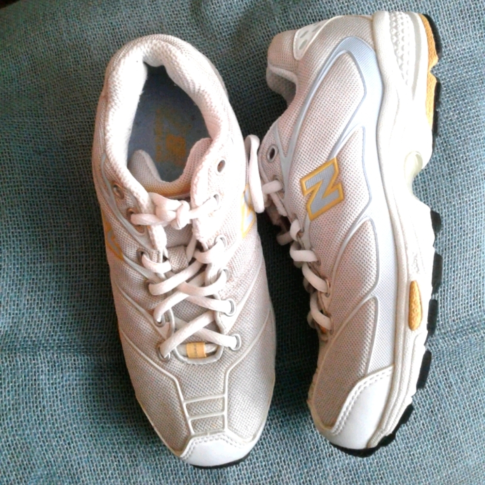 NEW BALANCE SNEAKERS. #831